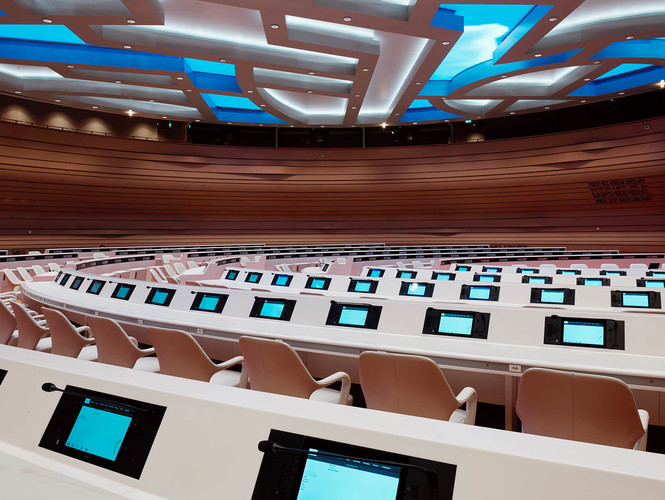 Sale konferencyjne i sale spotkań Monitory do biur, sal konferencyjnych i miejsc spotkań