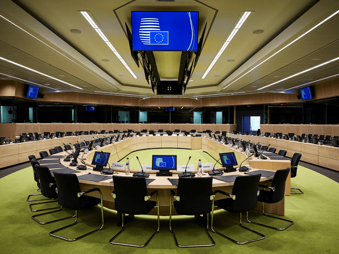 Sale konferencyjne i sale spotkań Monitory do biur, sal konferencyjnych i miejsc spotkań